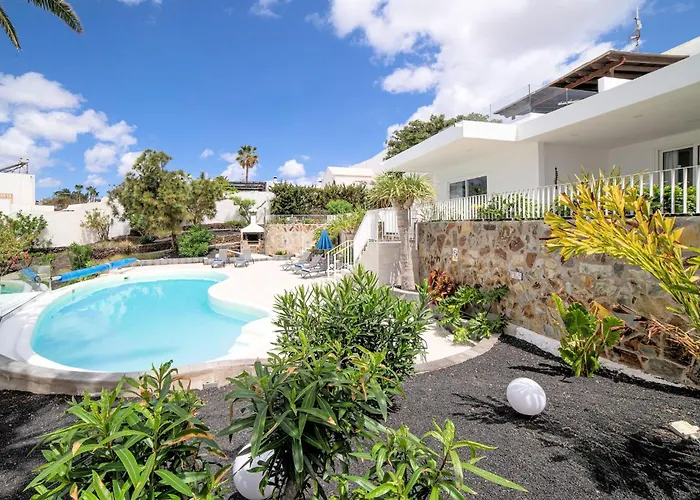 Villa Wonderful Puerto Del Carmen Location Cilla Sea Views Large Pool Area Lanzarote Tías