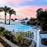 Вилла Wonderful Puerto Del Carmen Location Cilla Sea Views