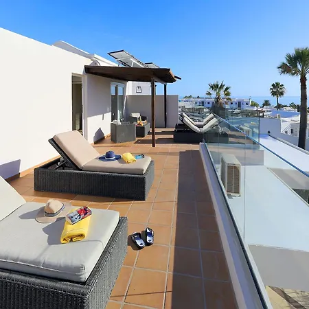 Wonderful Puerto Del Carmen Location Cilla Sea Views Large Pool Area Lanzarote Villa Tias