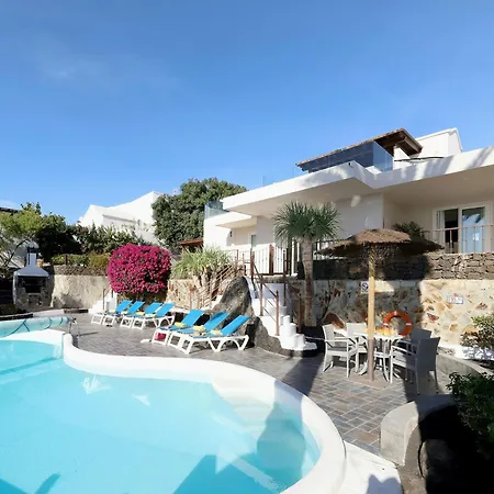 Wonderful Puerto Del Carmen Location Cilla Sea Views Large Pool Area Lanzarote *