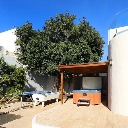 Villa Wonderful Puerto Del Carmen Location Cilla Sea Views Large Pool Area Lanzarote *