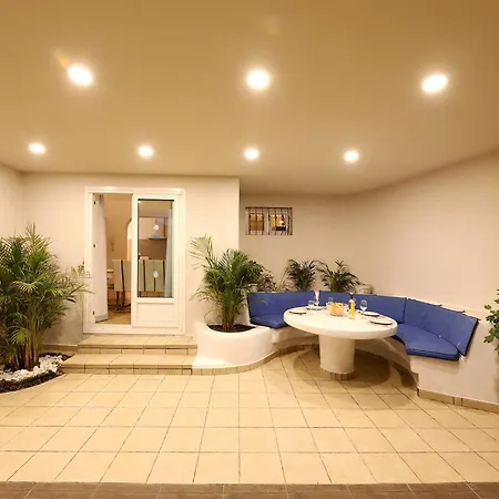 Wonderful Puerto Del Carmen Location Cilla Sea Views Large Pool Area Lanzarote Villa
