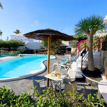 Villa Wonderful Puerto Del Carmen Location Cilla Sea Views Large Pool Area Lanzarote *
