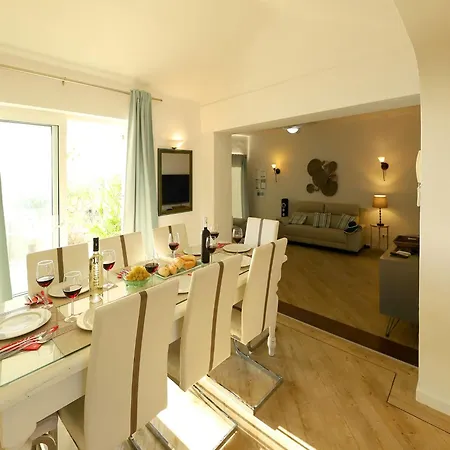 Wonderful Puerto Del Carmen Location Cilla Sea Views Large Pool Area Lanzarote *