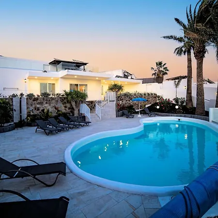 Wonderful Puerto Del Carmen Location Cilla Sea Views Large Pool Area Lanzarote Tías